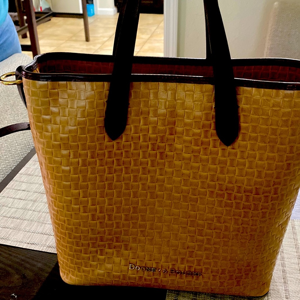 Dooney & Burke Medium Tote Bag. Measurements H:11.5in W:12.5 across top